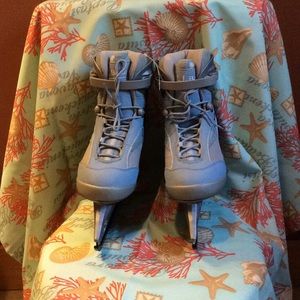 LL. Bean light blue woman’s hockey skates.